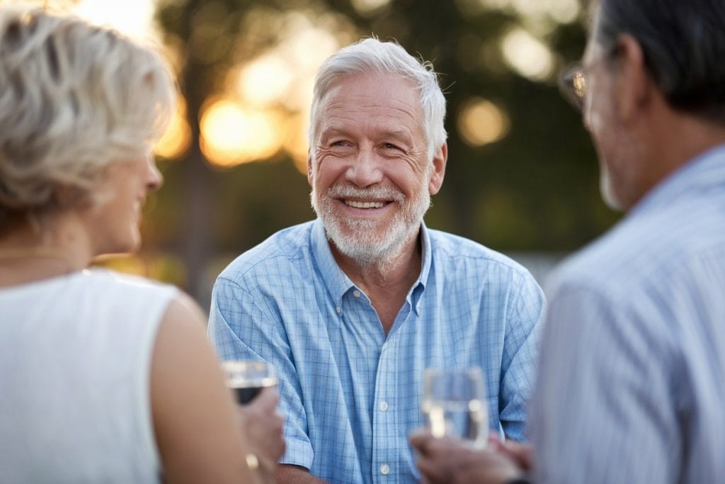 Qué pasa con los implantes dentales cuando envejeces